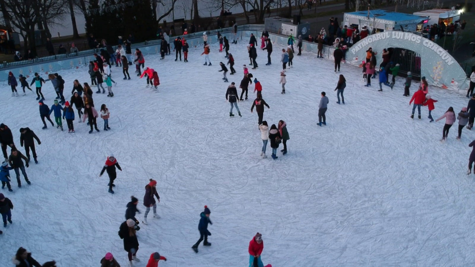 Patinoar cu acces gratuit în București, deschis zilnic, de la 10:00 la 21:00