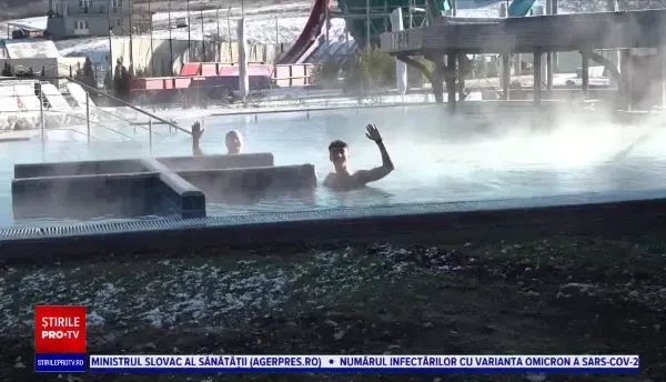 Turiștii care vor petrece Crăciunul în piscina cu apă termală. Cât costă sejurul la Băile Felix