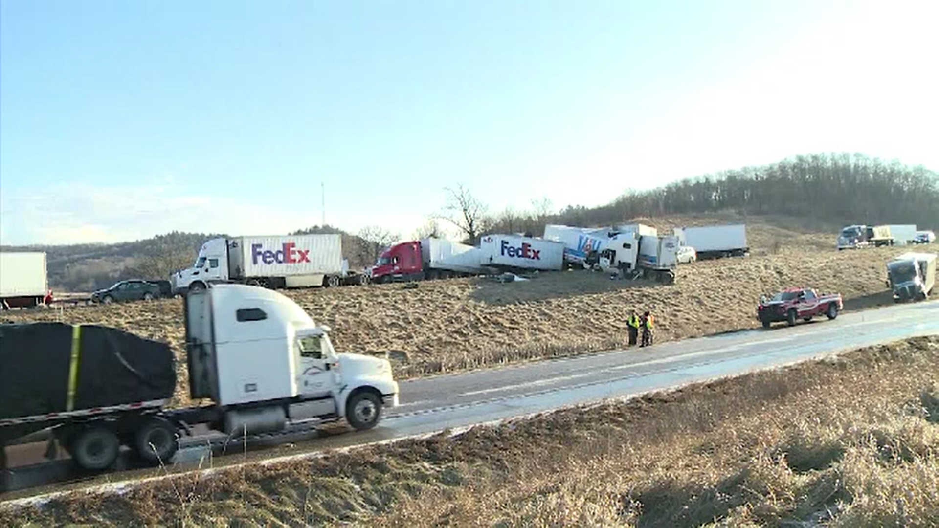 Peste 100 de autovehicule au fost implicate în accidente în lanț în SUA