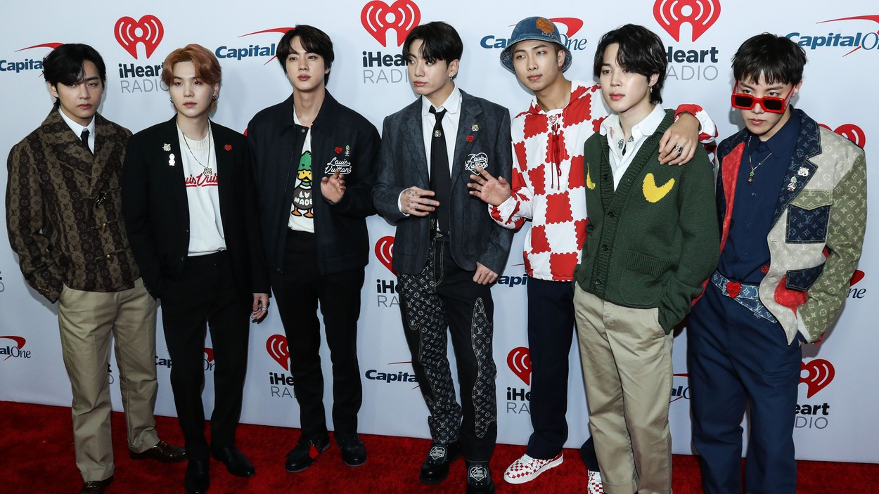 Starul k-pop Suga, testat pozitiv la coronavirus după ce trupa BTS a revenit din Statele Unite
