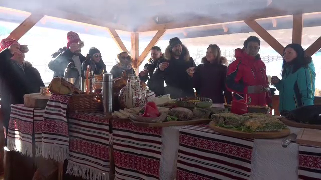 Turiștii au ales să-și petreacă Sărbătorile în Bucovina. Cu ce preparate i-au întâmpinat gazdele