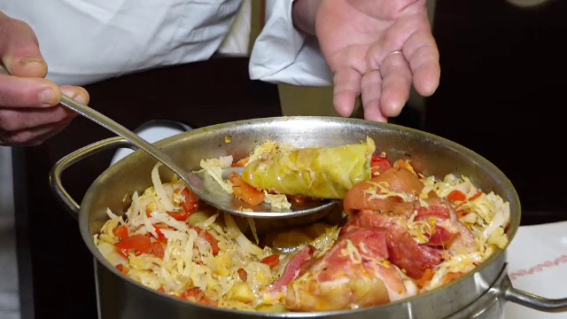 Lucruri neștiute despre sarmale, vedetele mesei de Crăciun. Nu sunt din Turcia și se cheamă altfel în fiecare parte a lumii