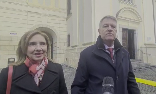Klaus și Carmen Iohannis, la biserică în ziua de Crăciun: Vă doresc tuturor Crăciun fericit, linişte şi pace în familie