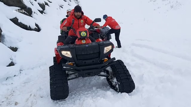 Doi tineri mâncau și ciocneau pahare, în timp ce salvamontiștii îi căutau. Cum s-a ajuns la această situație