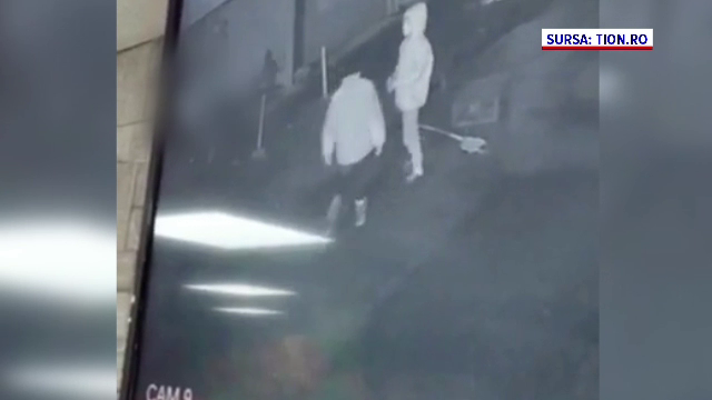 Un om al străzii, bătut de 3 copii chiar în noaptea de Ajun, în Timișoara