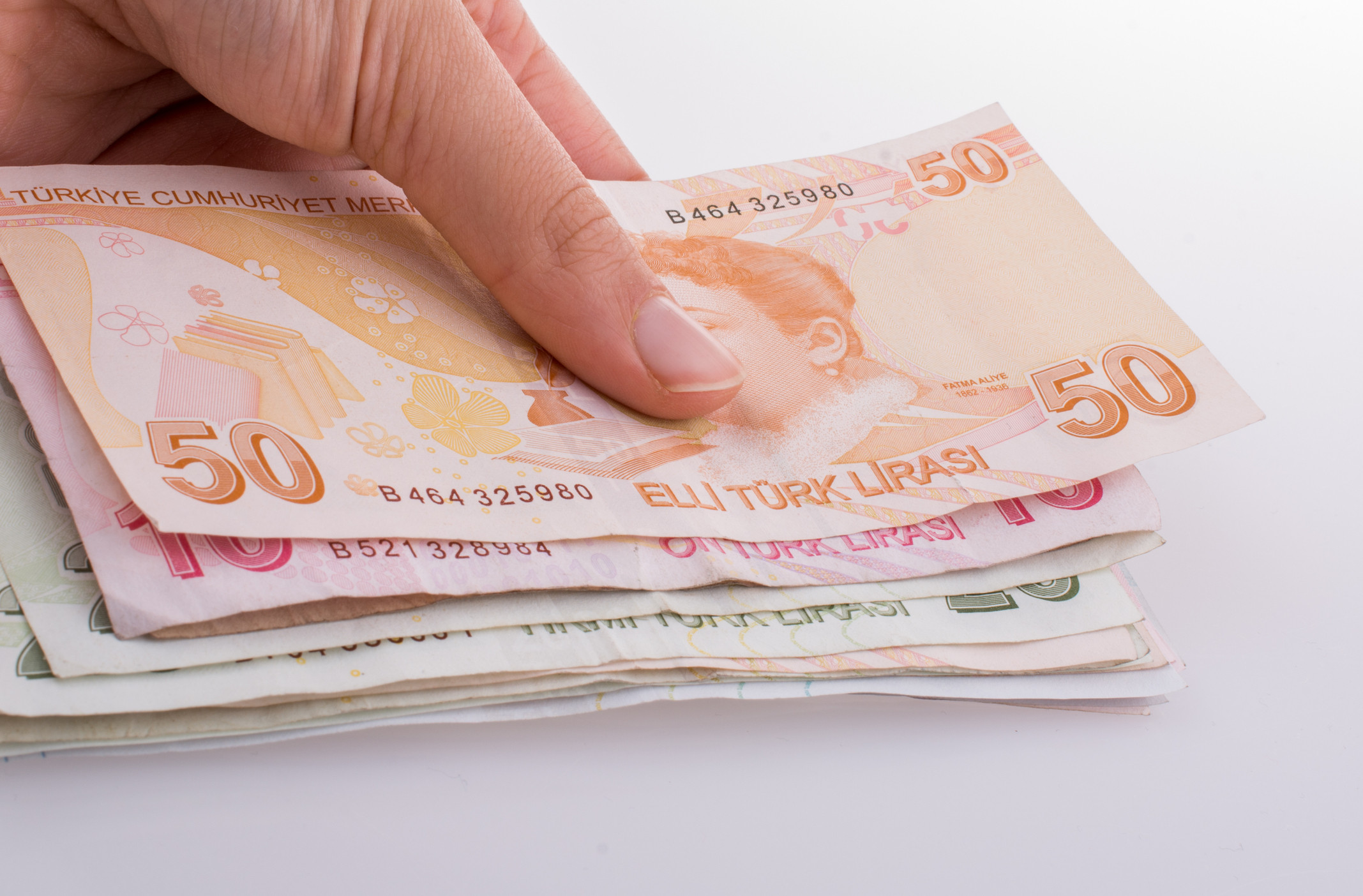 Deprecierea lirei turceşti îi atrage pe bulgari peste graniţă în căutare de chilipiruri: ”Cumpără ca nebunii”