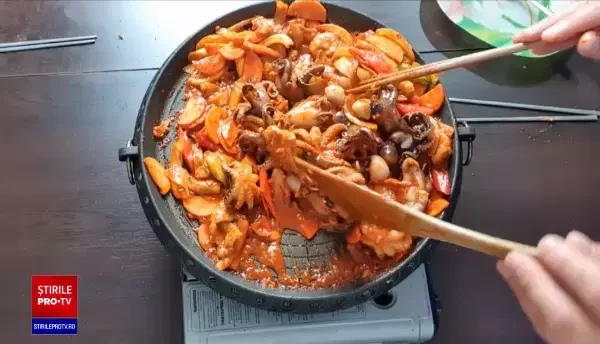 Românii sunt tot mai interesați de mâncarea sud-coreeană. Cât costă cele mai populare produse