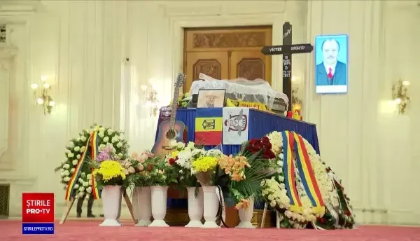 Trupul neînsuflețit al cântărețului folk Victor Socaciu a fost depus la Parlament. Când va fi înmormântat
