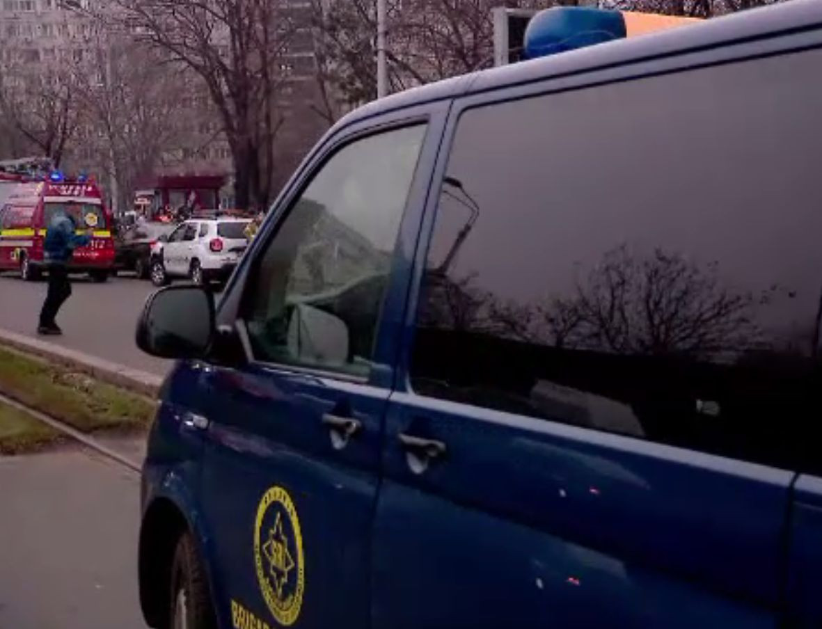 Polițiștii au aflat de unde a fost transmis mesajul de amenințare cu bombă de la mall. Sunt doi suspecți