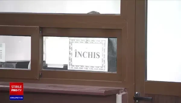 Dispar ghișeele din instituțiile publice. Tot mai mulți români își vor putea plăti taxele și impozitele de la distanță