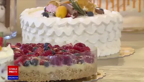 „Pavlova” sau „Rouge et Vert”, vedetele mesei de Revelion. Ce alte prăjituri preferă românii