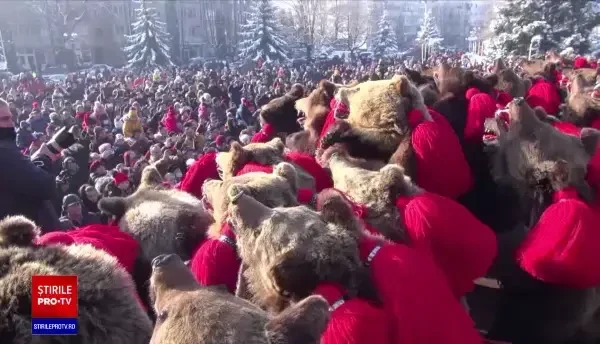 Colindătorii din întreaga țară au început să străbată străzile pentru a aduce urări de bine românilor