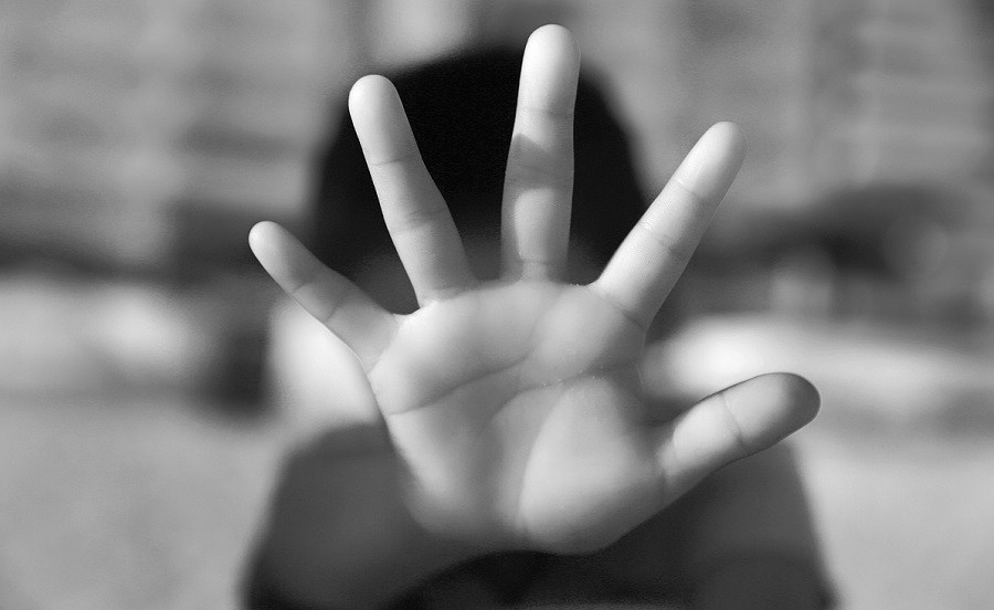 Caz uluitor în fotbal. Trei antrenori din Gabon, puşi sub acuzare pentru pedofilie