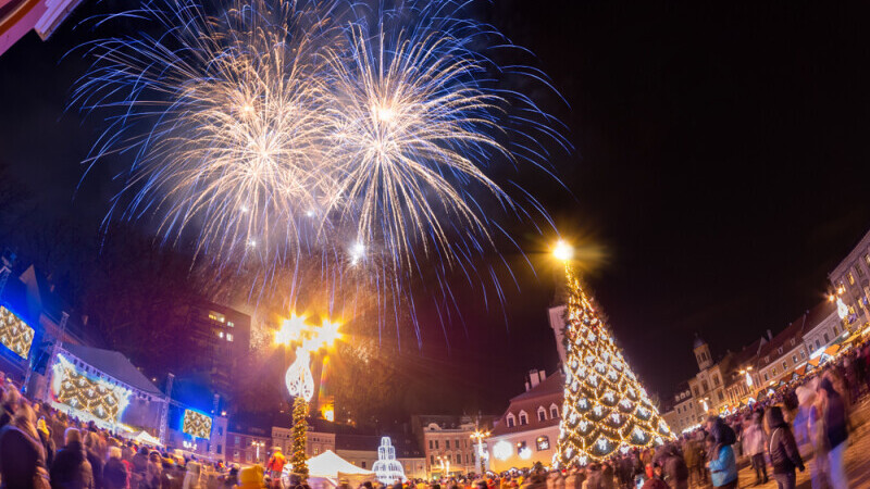 Cum vor petrece românii Revelionul în marile orașe din țară. „De abia așteptăm diseară să venim și noi”