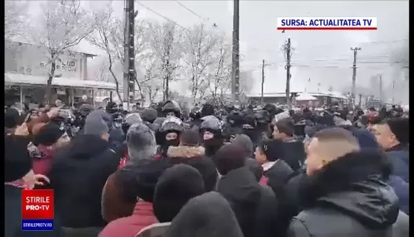 Jandarm lovit cu pumnul în față în confruntarea de la Ruginoasa