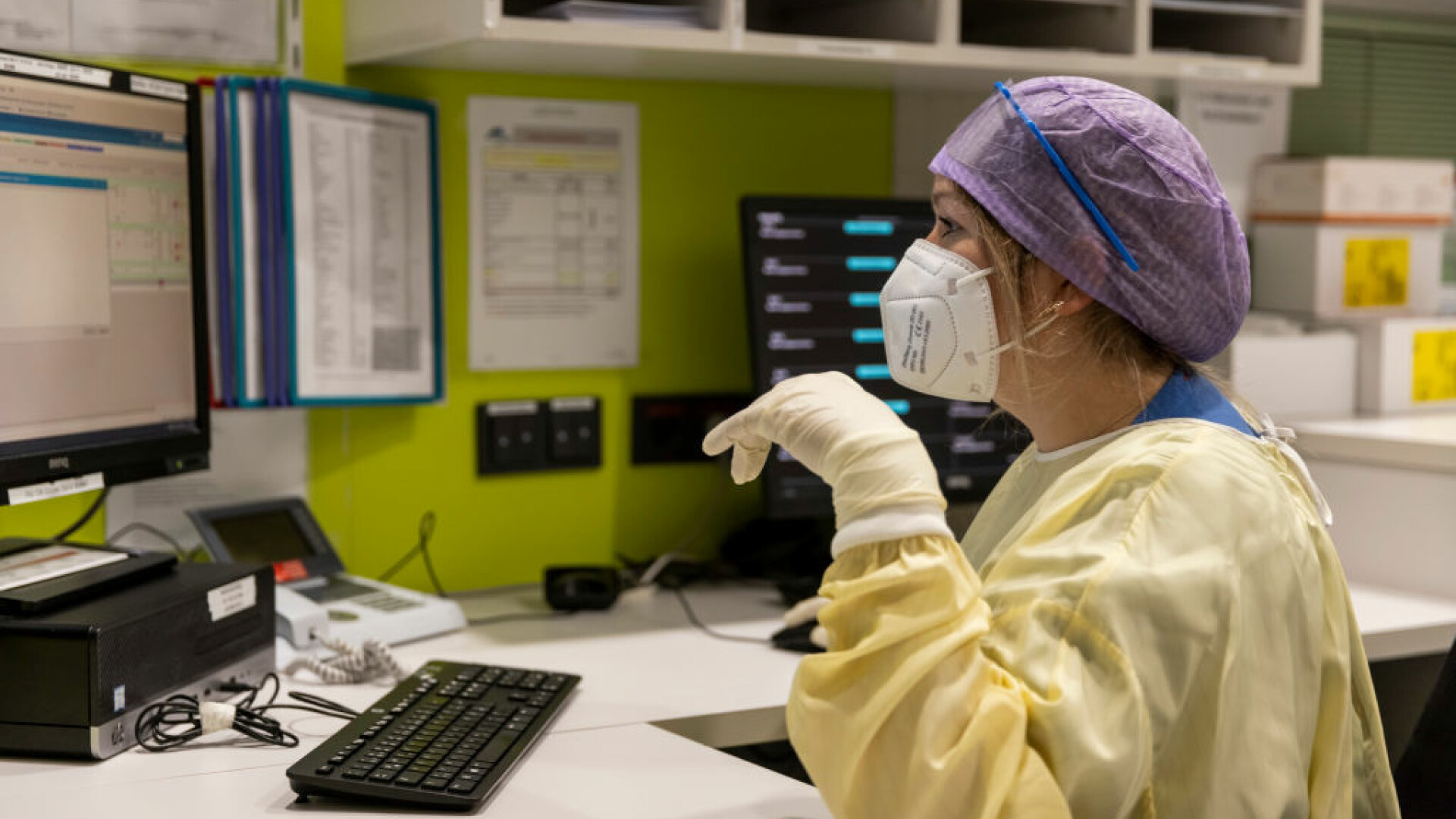 Explozie de îmbolnăviri în prima săptămână din 2022, în România. Autoritățile se pregătesc pentru valul 5