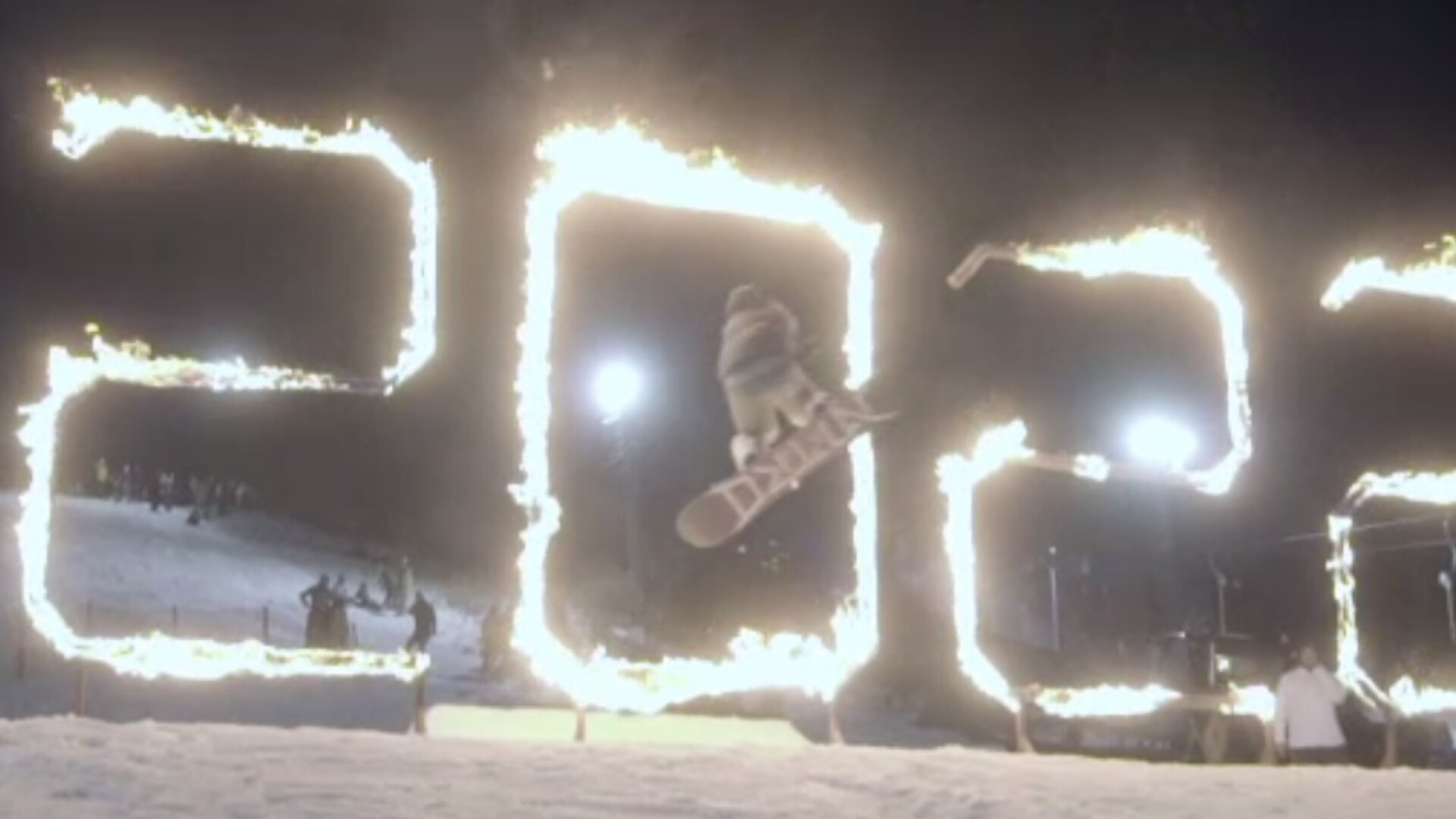 Cum a fost Revelionul pentru turiști, la munte. Drumul către Poiana Brașov, blocat de sute de mașini