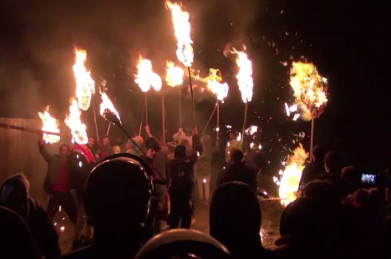 Ce este „spartul caprelor”, obiceiul de la început de an în comuna Oituz