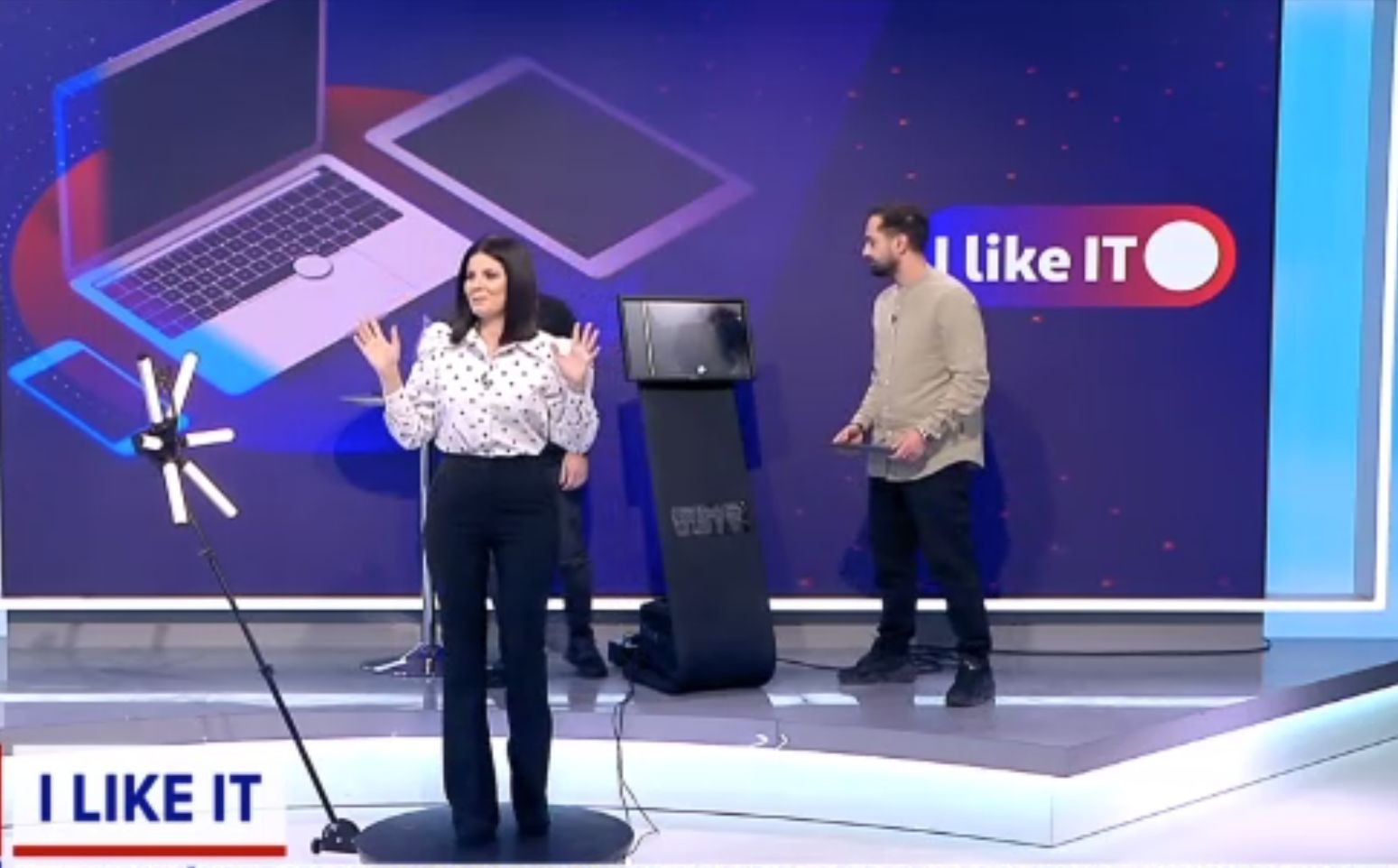 IlikeIT. Ce este Glambot, ultima senzație la petrecerile private. Iulia Ionescu l-a testat în direct