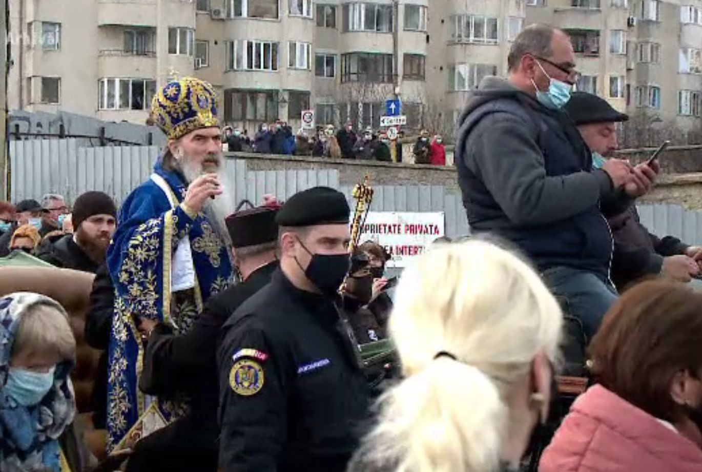 Pregătiri pentru Bobotează, la Constanța. ÎPS Teodosie nu se teme de îmbulzeală: Agheazma nu infectează, nu este periculoasă