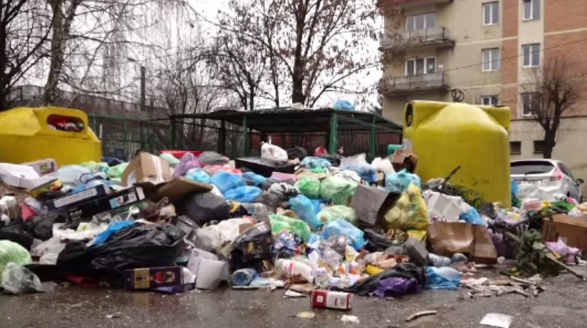 Orașul Baia Mare, sufocat de gunoaie. „E un focar de infecție. O situație dezastruoasă”