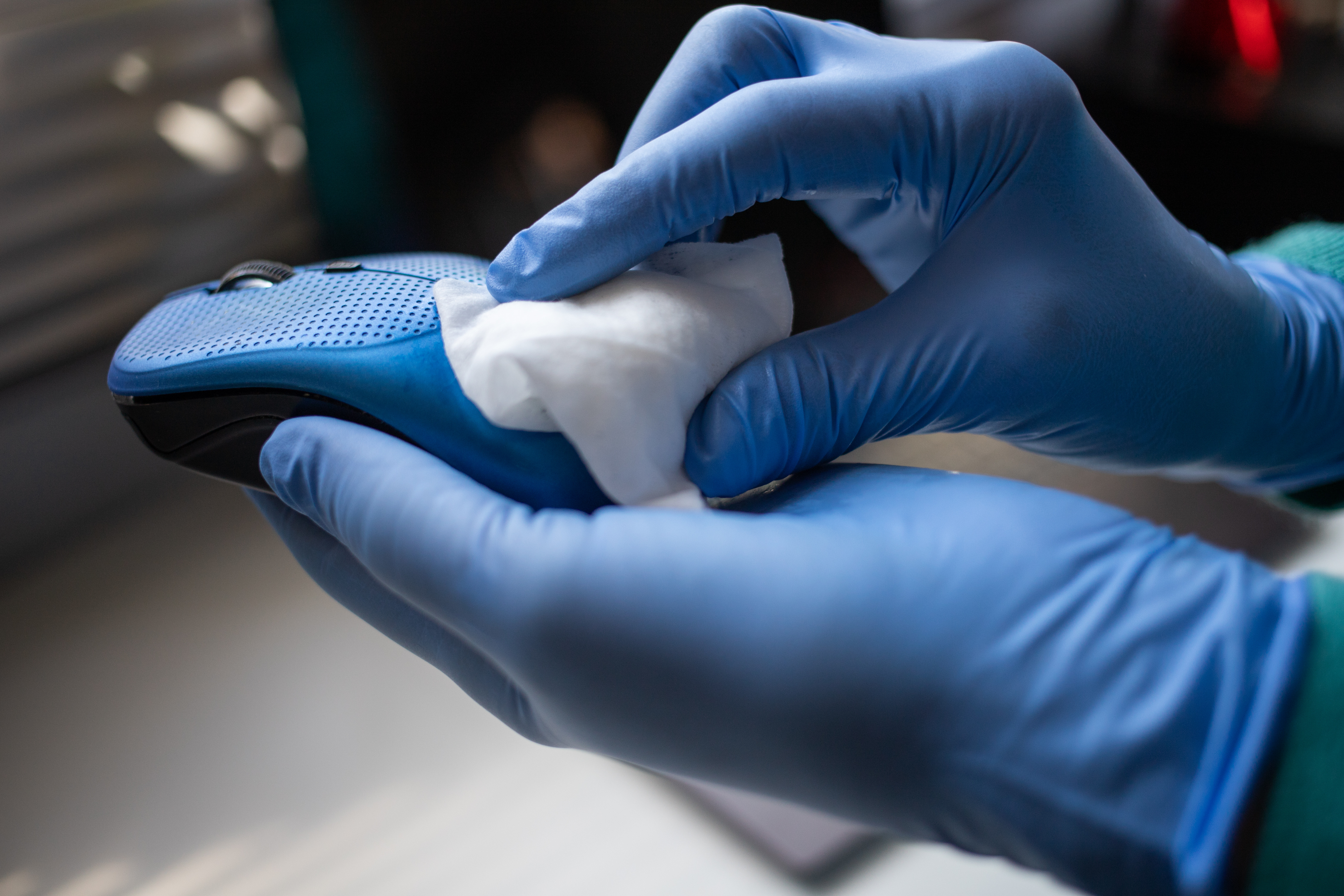 Care sunt cele mai murdare obiecte pe care le atingem zilnic la birou. Toaleta nici măcar nu este în top