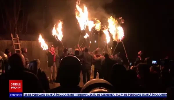 Ce este „spartul caprelor”, obiceiul de la început de an în comuna Oituz