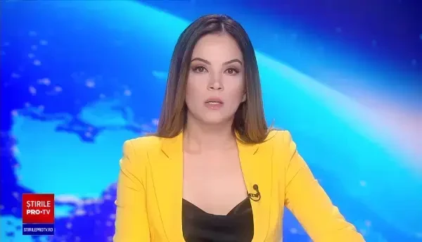 O mașină în care se aflau 4 tineri a luat foc după un accident. Cum au reușit să scape