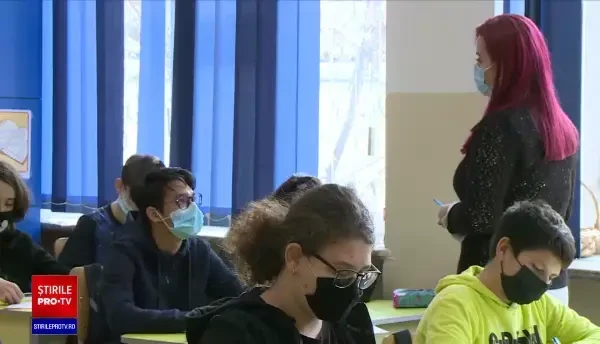 Elevii se bucură că au revenit la școală, dar experții în sănătate avertizează că va fi o explozie de cazuri de Covid-19