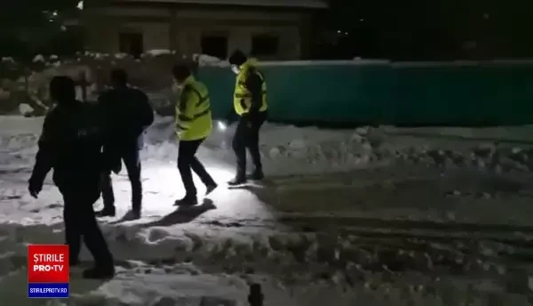 Doi tineri au pălmuit un bărbat într-un bar. Supărați că au fost dați afară din local, l-au urmărit și l-au ucis