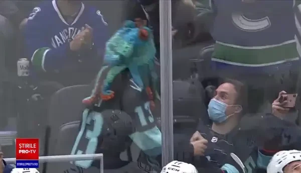 O tânără de origine română i-a salvat viața unui oficial al echipei de hochei Vancouver Canucks