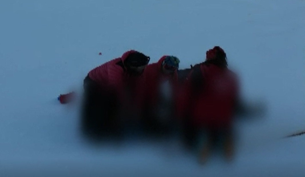 Un bărbat a fost găsit mort la câțiva kilometri de Mănăstirea Slănic. Fusese dat dispărut în urmă cu o lună