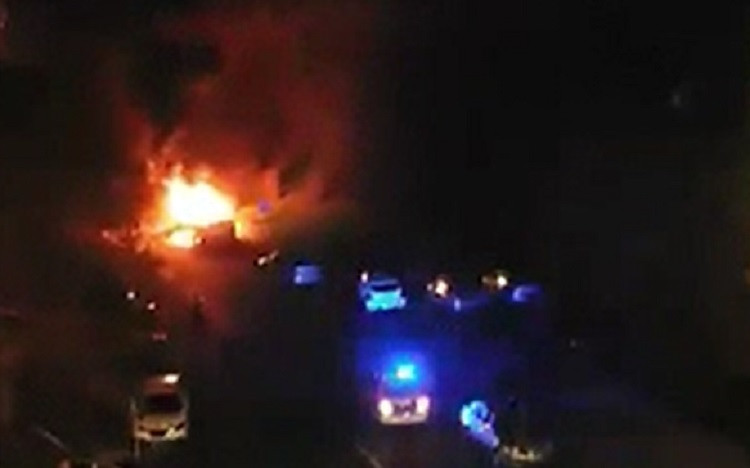 Galați: Un bolid de lux s-a făcut scrum, după ce a luat foc din senin