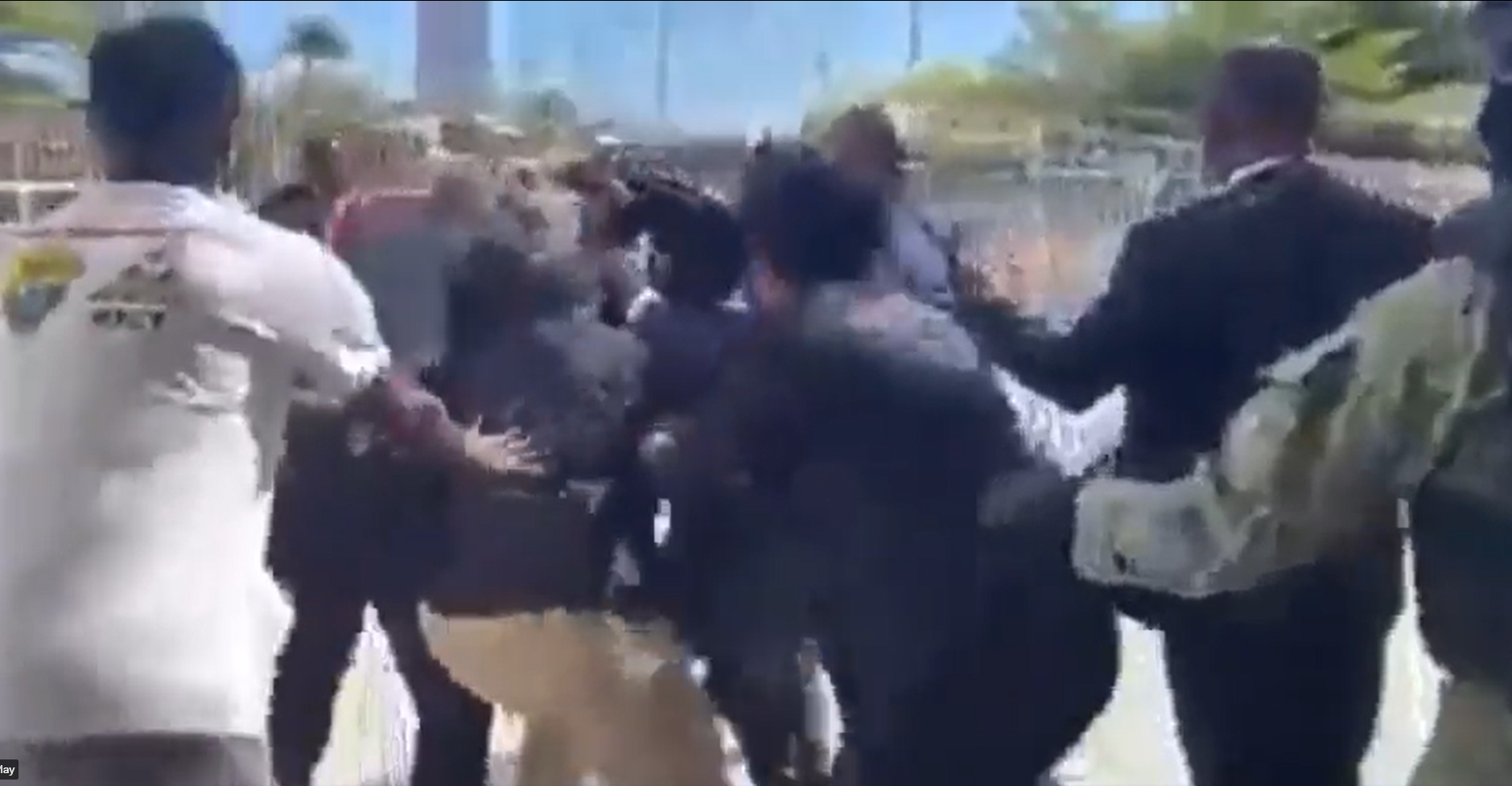 VIDEO. Tentativă de asasinat în Haiti. Premierul a reușit să scape după ce a fugit