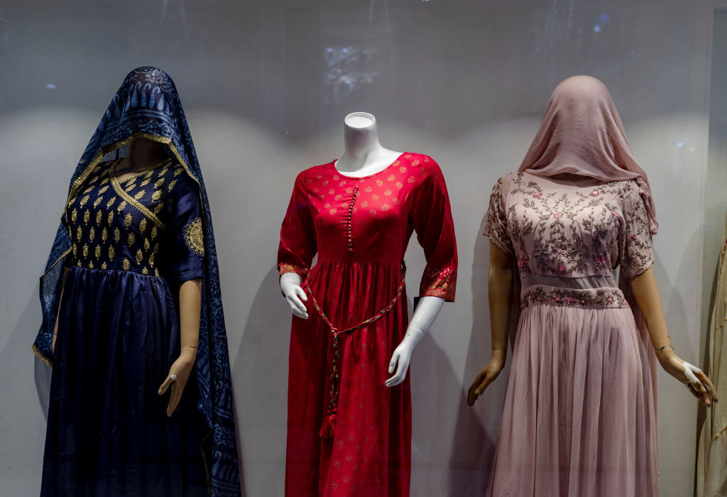 Talibanii „decapitează” manechinele din magazine. "Acestea sunt idoli. Trebuie eliminate"