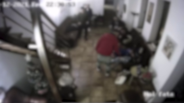 Imagini de la petrecerea tinerilor care au distrus vila de Revelion. Momentul în care au acoperit camerele de supraveghere