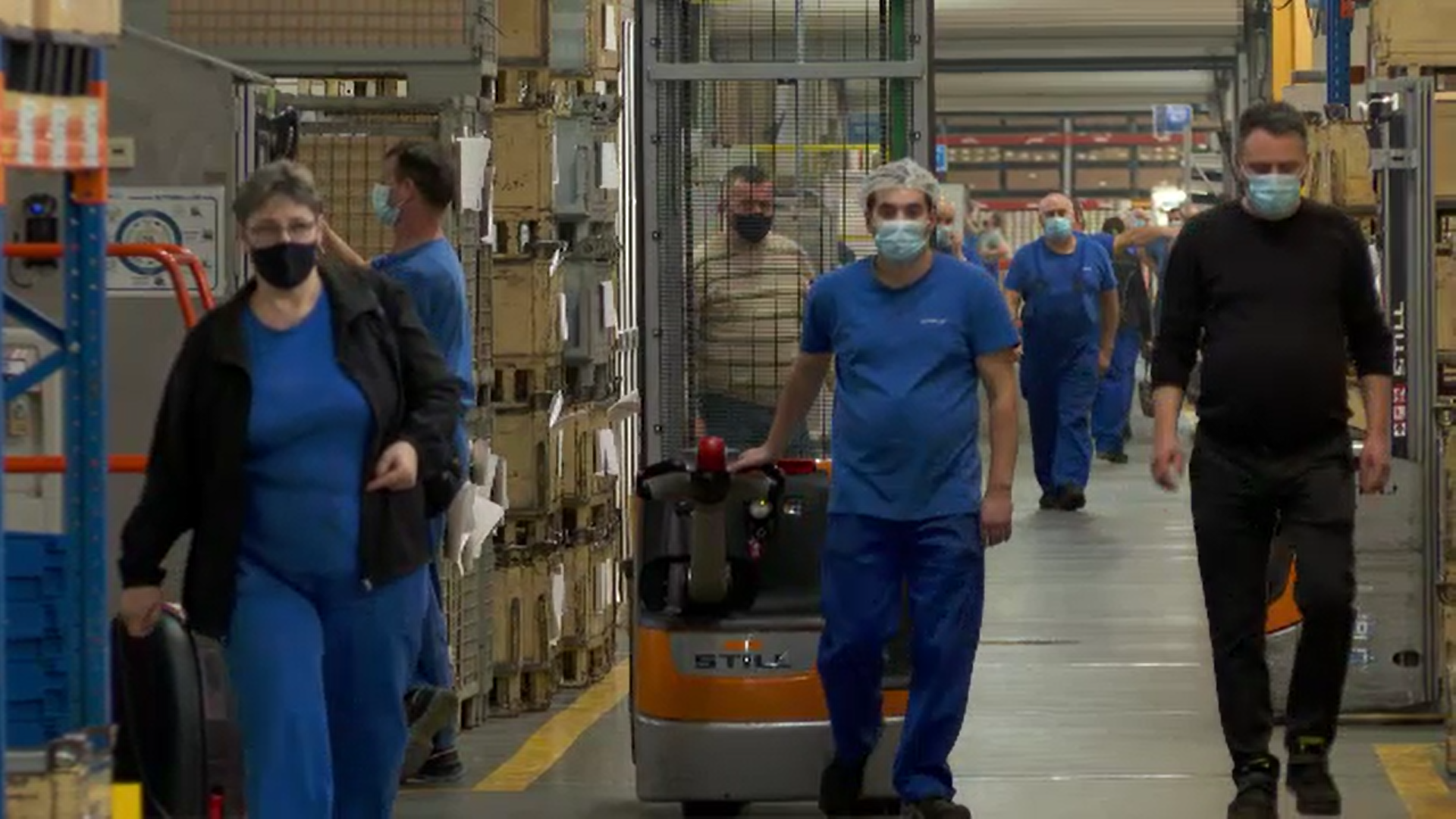 Autoritățile recomandă munca în ture, vaccinare și triajul zilnic al angajaţilor