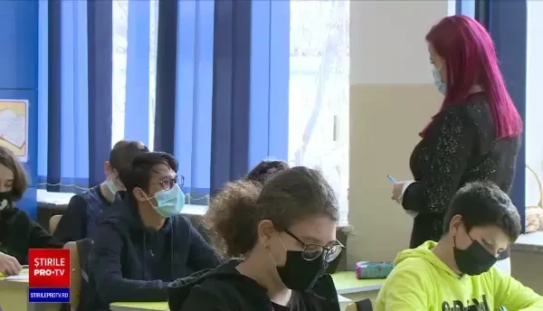 Elevii de gimnaziu și liceu au început de ieri școala. Ce măsuri iau autoritățile