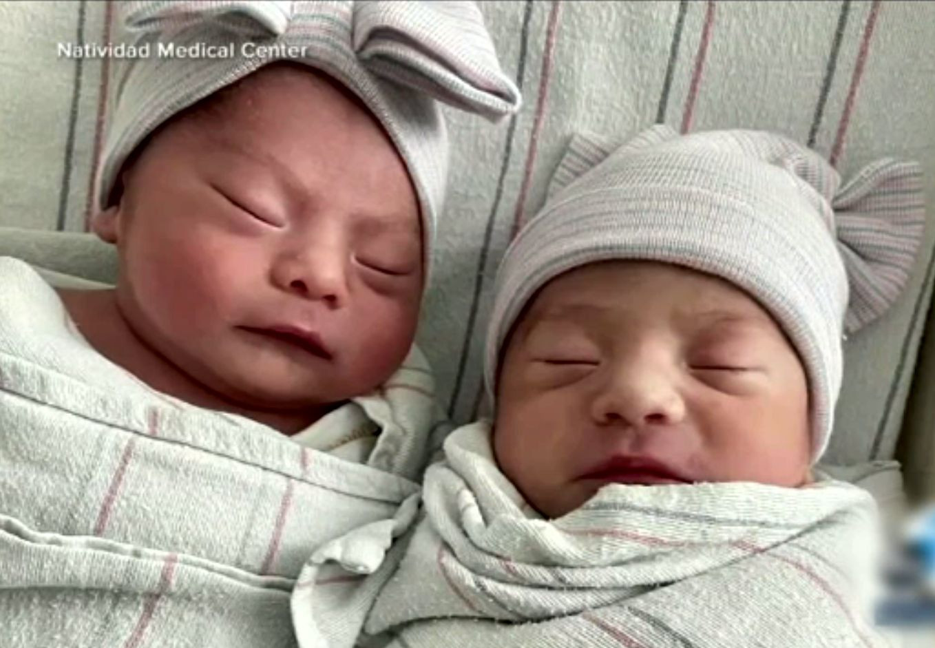 Femeile însărcinate cu gemeni trebuie să meargă la doctor din două în două săptămâni. Ce probleme pot apărea