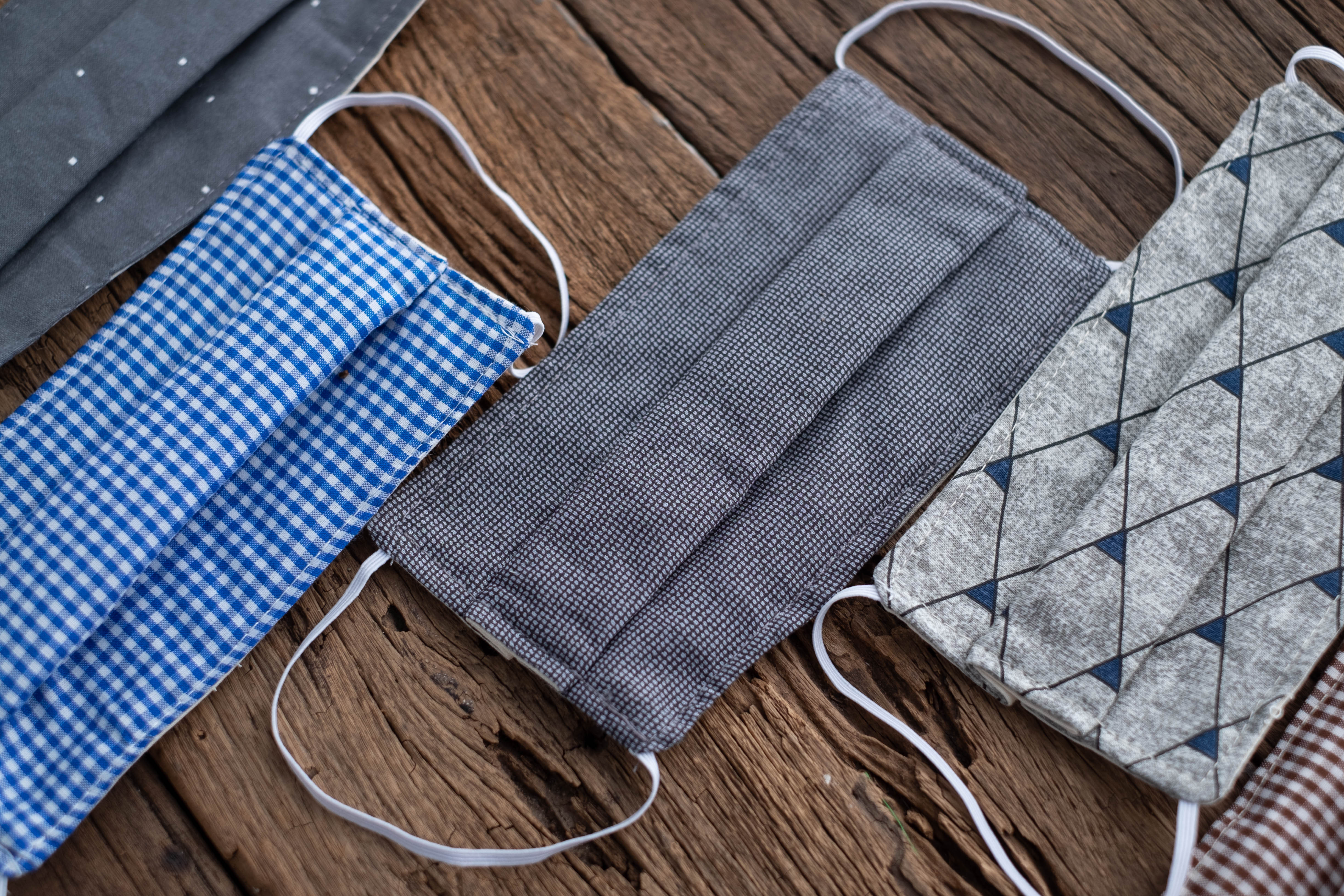 Întrebat ce vor păți cei care vor purta măști textile, Rafila a spus că: Nu știu, nu ne-am gândit. E o chestiune de bun simț