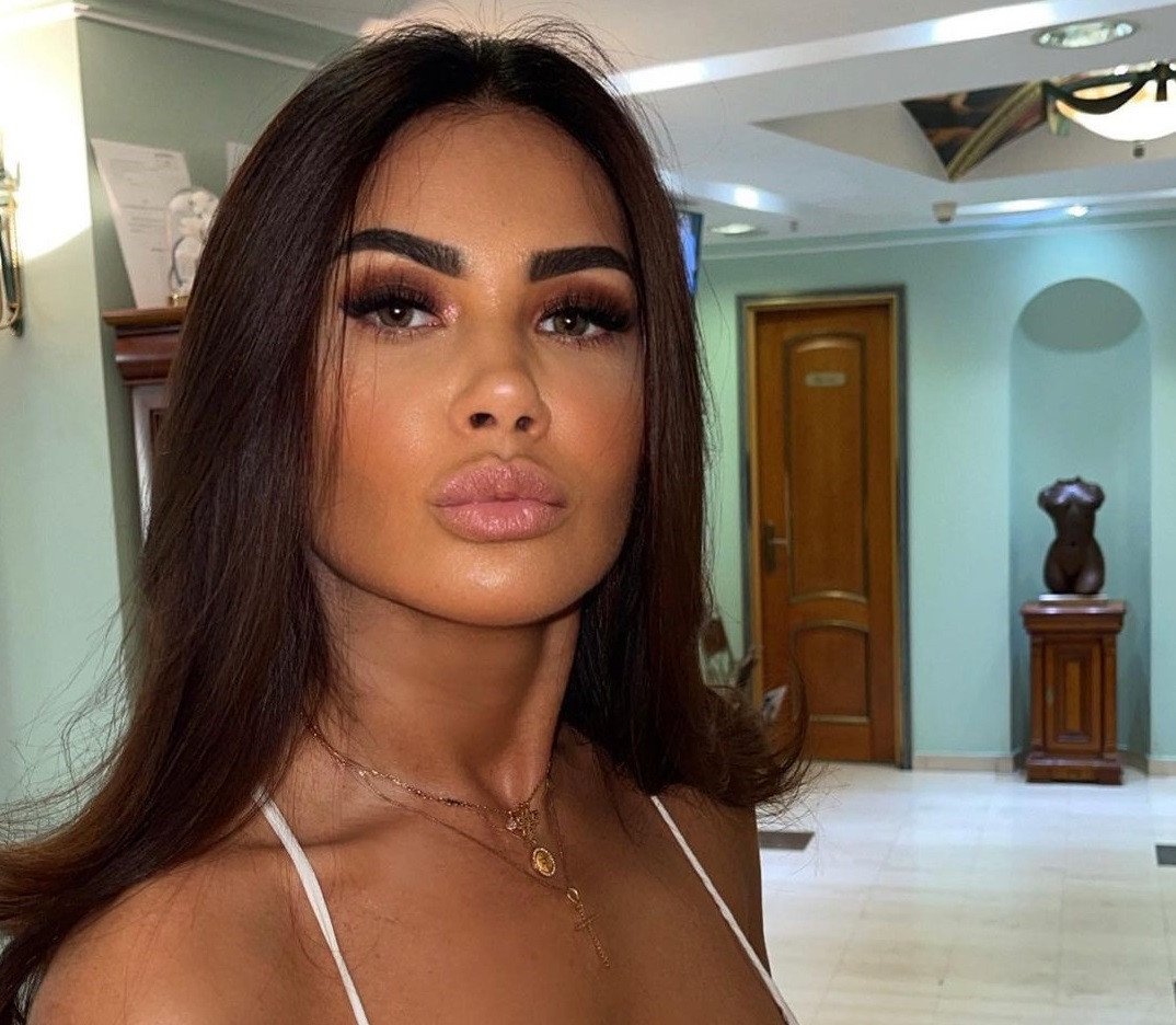 Scandal în trafic, pe Valea Prahovei: Oana Zăvoranu a sunat la 112 după ce soţul ei a fost ameninţat cu cuţitul