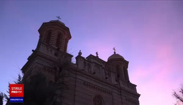 Pregătiri pentru Bobotează. Înalt Prea Sfințitul Teodosie s-a urcat de 5 ori pe o cisternă