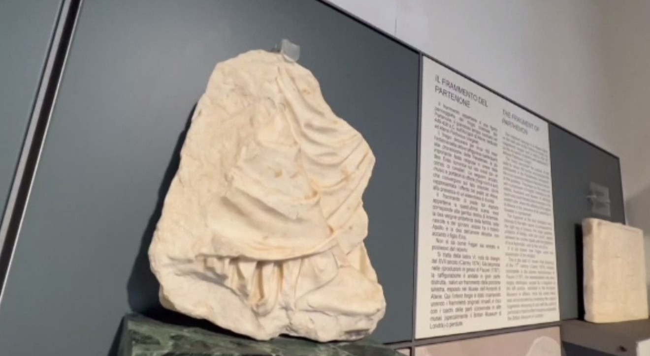 Italia înapoiază Greciei un fragment din sculpturile Partenonului. Britanicii îi refuză din nou pe eleni