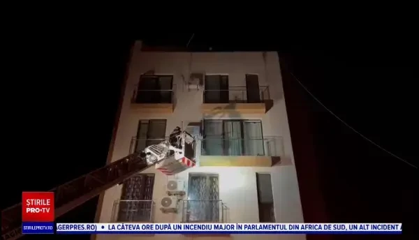 Incendiu în Constanța. 30 de familii au fost evacuate de urgență