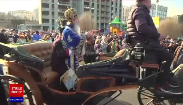 Mii de credincioși au venit în Constanța de Bobotează. IPS Teodosie aruncă 3 cruci în mare