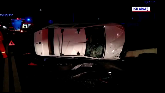 O mașină a fost găsită răsturnată într-o comună din Argeș. Șoferul este de negăsit