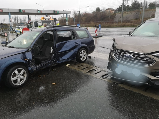 Accident pe A2, la stația de taxare Fetești. Cinci persoane au fost rănite