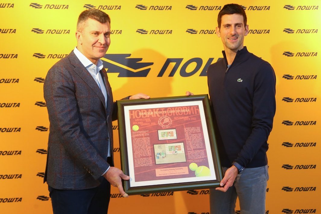 Djokovic, fotografiat fără mască în 17 decembrie, adică a 2-a zi după ce a luat Covid