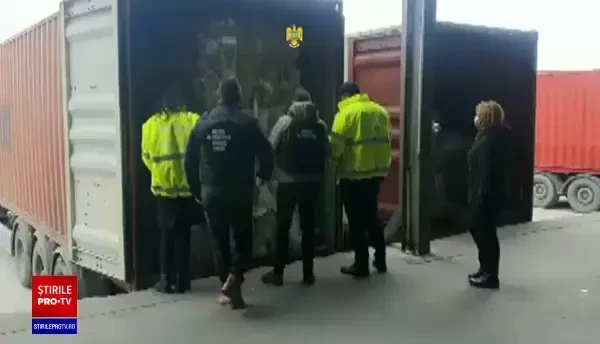 Aproape 40 de tone de deşeuri din plastic, din UK, descoperite în două containere în Portul Constanţa