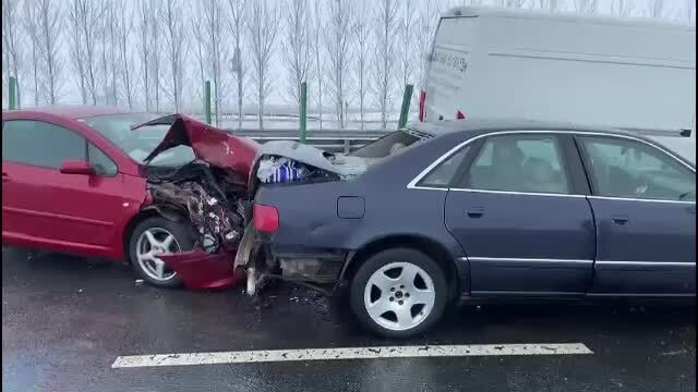 ANIMAȚIE GRAFICĂ. Cum s-a produs carambolul cu 10 mașini de pe A1